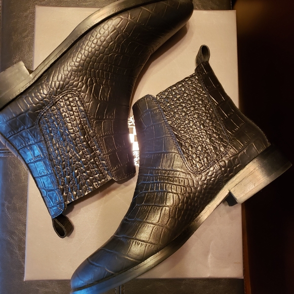 Vince Camuto Haventa Croco Print Chelsea Booties - Picture 3 of 6